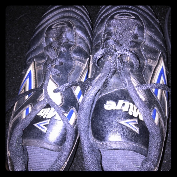Size 1 cleats - Picture 1 of 2